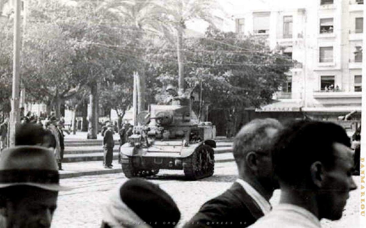 PA i- 60- Place d'armes animee.jpg